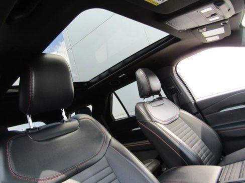 Used 2026 Ford Explorer ST-Line w/ ST-Line Street Pack AWD/4WD image 3