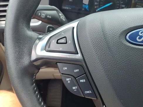 Used 2019 Ford Edge Titanium image 22