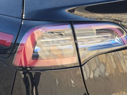 Used 2018 Tesla Model 3 Mid Range image 9