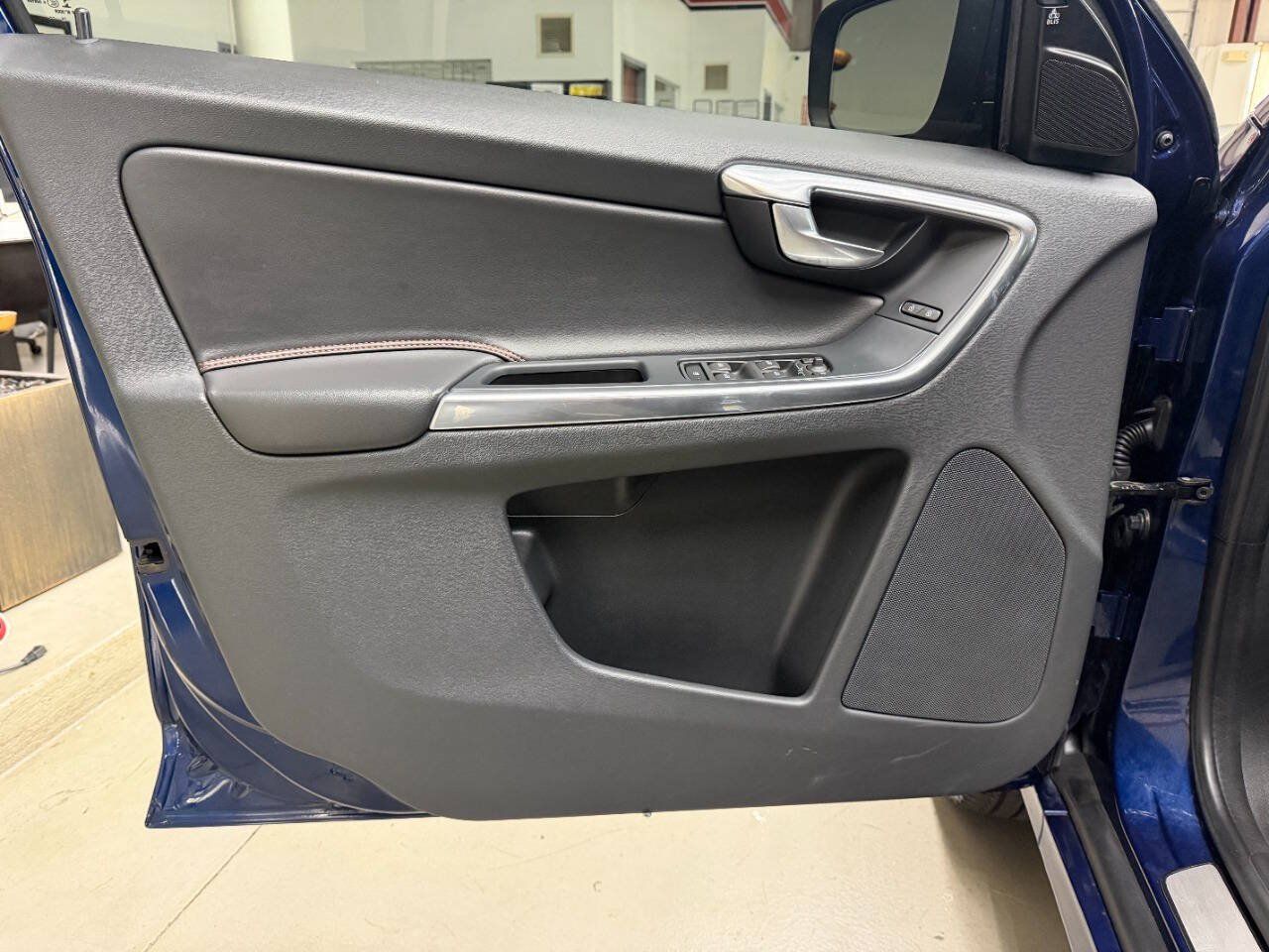 Used 2015 Volvo XC60 T6 Platinum AWD/4WD image 10