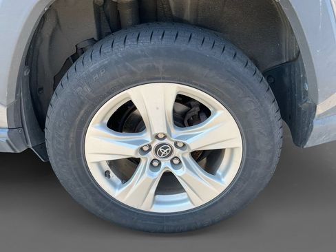 Used 2020 Toyota RAV4 XLE AWD/4WD image 9