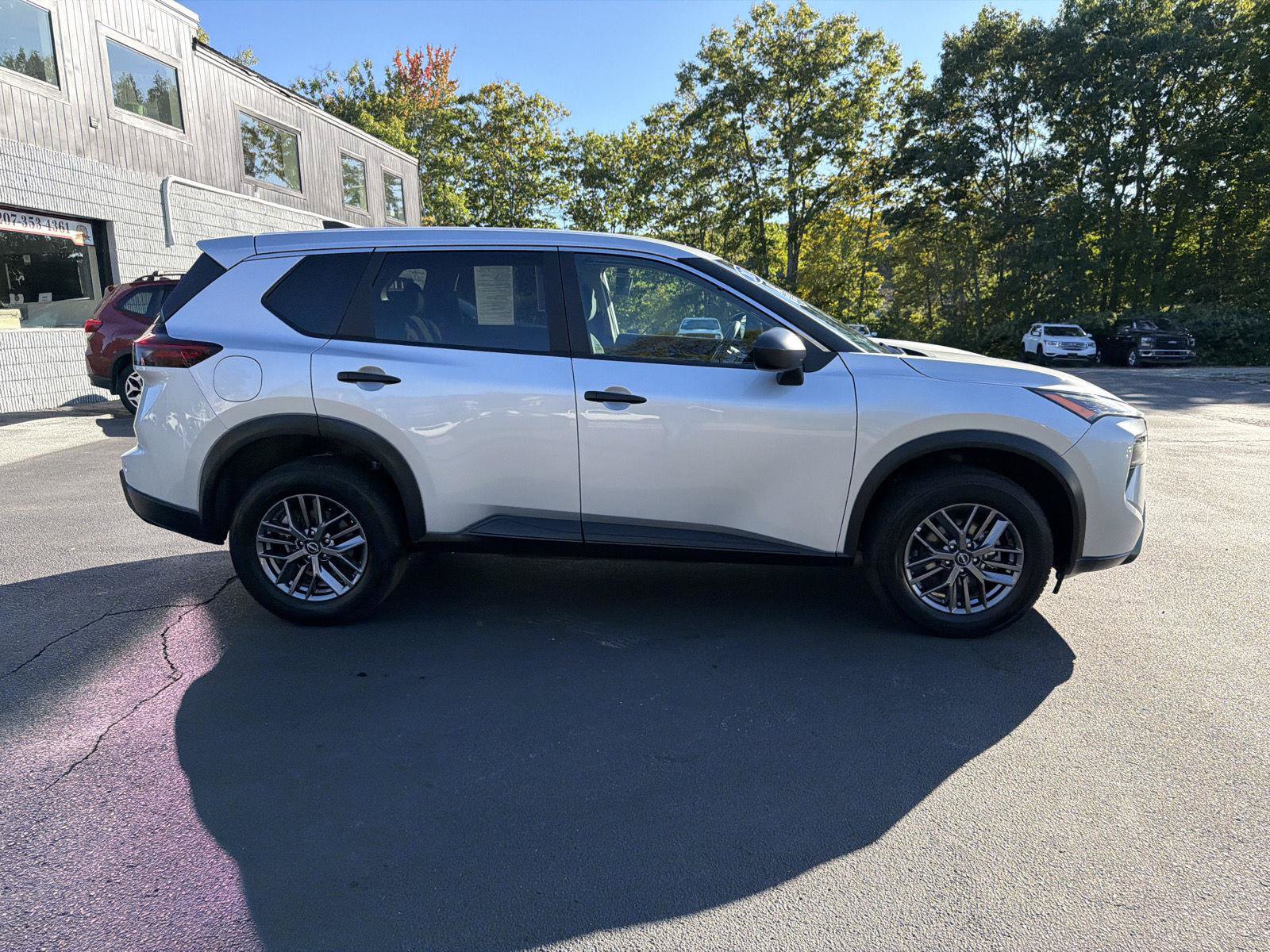 Used 2024 Nissan Rogue S AWD/4WD image 6