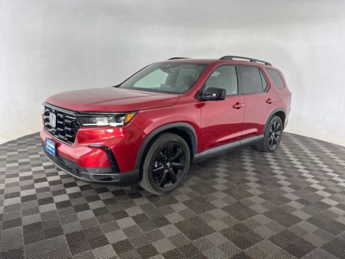 Certified 2025 Honda Pilot Black Edition image 3