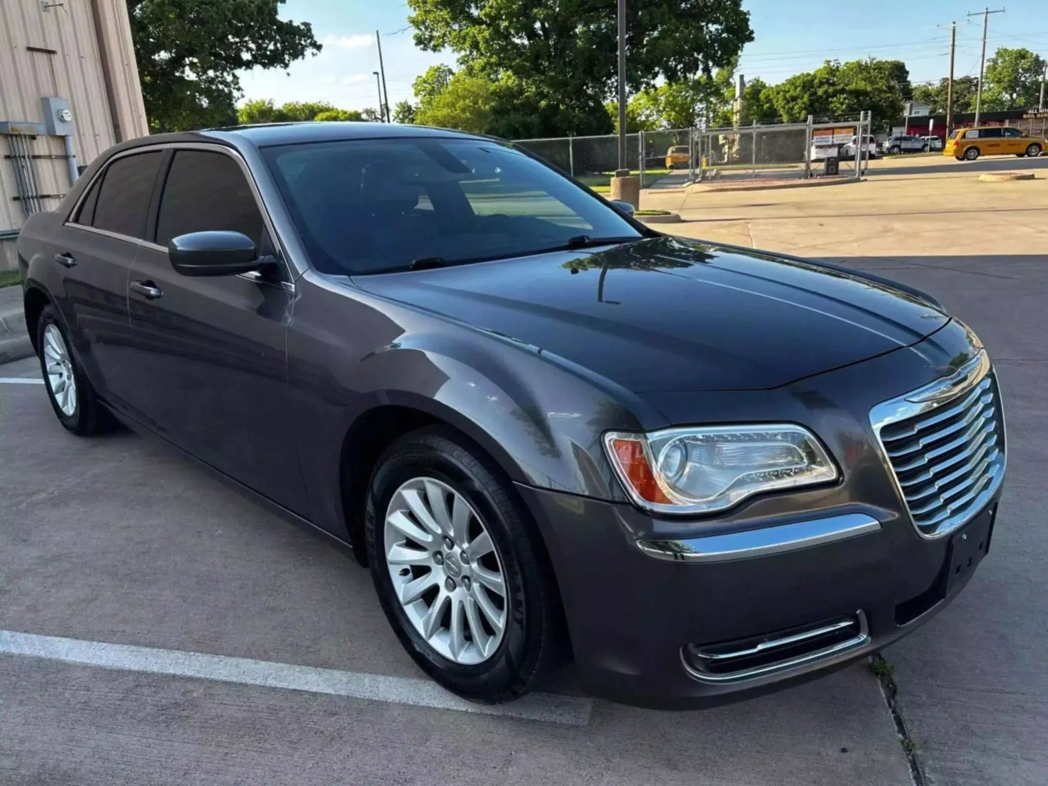 Used 2013 Chrysler 300 RWD image 3