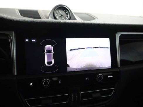 Used 2023 Porsche Macan Turbo image 34