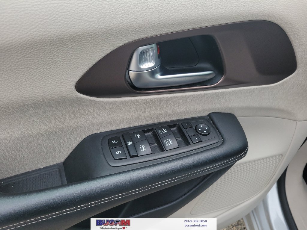 Used 2023 Chrysler Voyager LX FWD image 13
