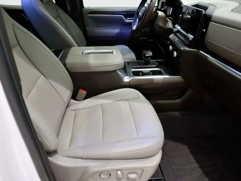 Used 2022 GMC Sierra 1500 SLT w/ SLT Premium Plus Package AWD/4WD image 13