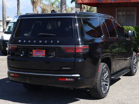Used 2024 Jeep Wagoneer Series II w/ Flexible Seating Group RWD image 9