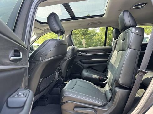 Used 2023 Jeep Grand Cherokee L Limited AWD/4WD image 18