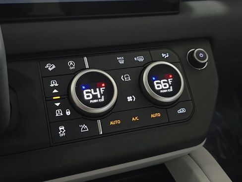 Used 2025 Land Rover Defender 110 X-Dynamic SE AWD/4WD image 25