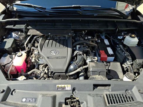 Used 2023 Toyota Highlander LE image 29