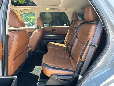 Used 2023 Nissan Pathfinder Platinum w/ Cargo Package AWD/4WD image 13