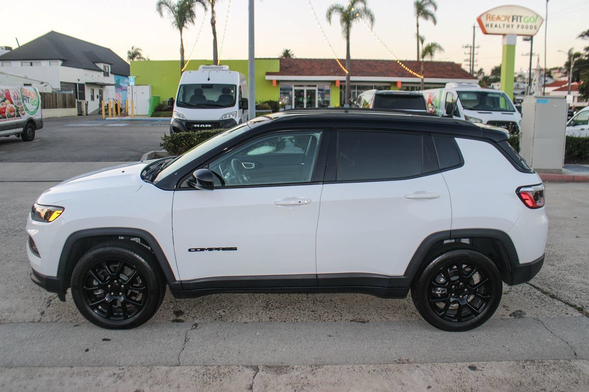 Used 2023 Jeep Compass Latitude AWD/4WD image 2
