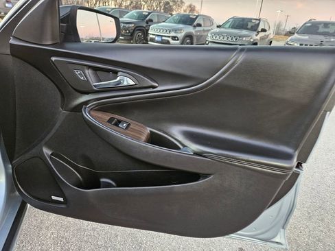 Used 2018 Chevrolet Malibu Premier image 31