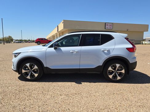 Used 2026 Volvo XC40 B5 Plus AWD/4WD image 3