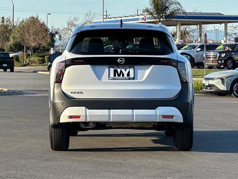 New 2026 Nissan Kicks SV w/ SV Premium Package image 5