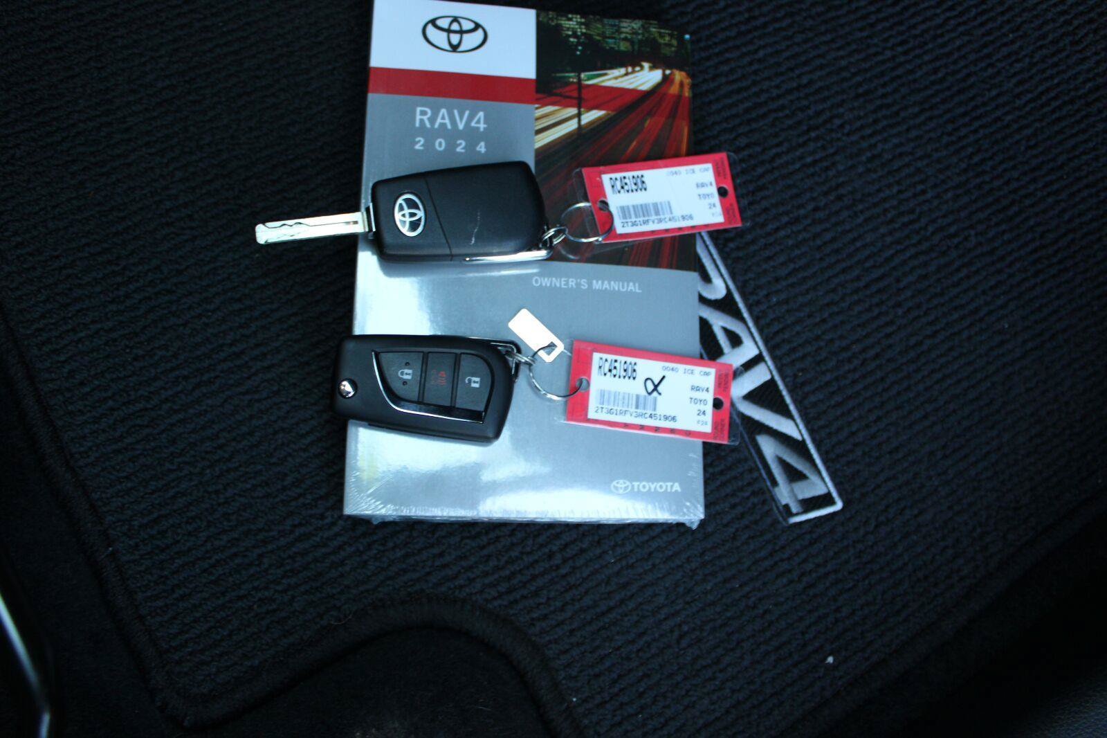 Certified 2024 Toyota RAV4 LE AWD/4WD image 31