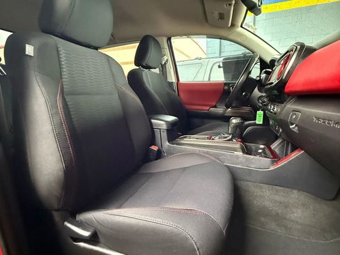 Used 2017 Toyota Tacoma SR5 w/ Tow Package image 18