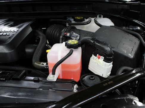 Used 2023 Chevrolet Suburban Premier image 24