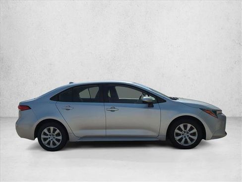 Used 2022 Toyota Corolla LE FWD image 4