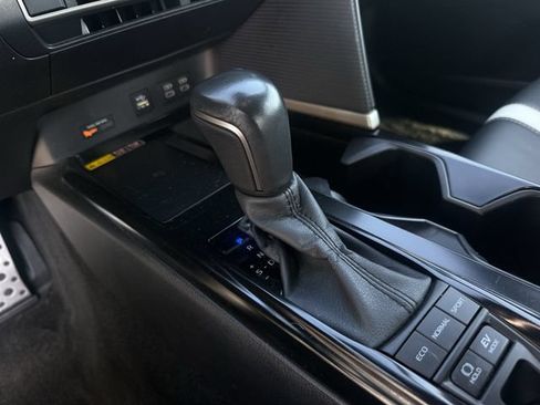 Used 2025 Toyota Camry SE FWD image 20