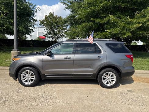 Used 2011 Ford Explorer XLT w/ 202A Rapid Spec Order Code AWD/4WD image 5