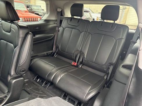 Used 2023 Jeep Grand Cherokee L Limited w/ Black Appearance Package image 14