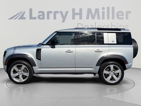 Used 2022 Land Rover Defender 110 XS Edition AWD/4WD image 2