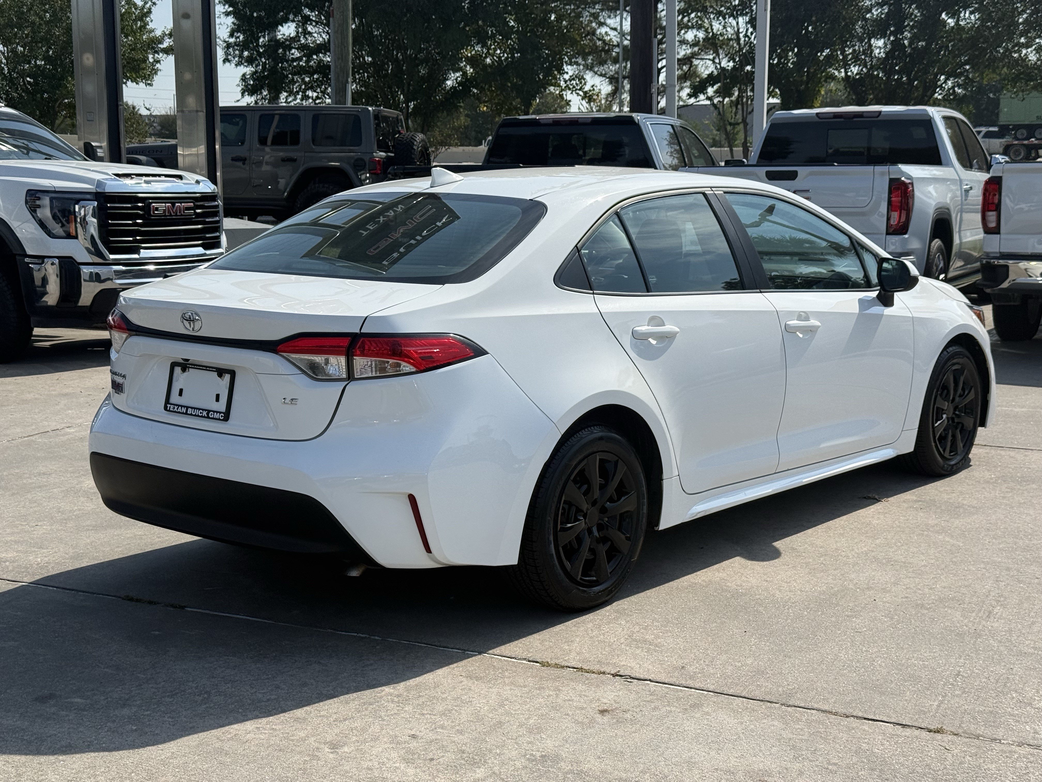 Used 2024 Toyota Corolla LE FWD image 5