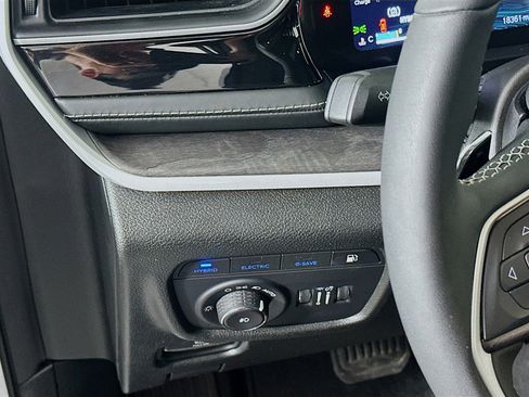 Used 2022 Jeep Grand Cherokee Limited 4xe AWD/4WD image 17