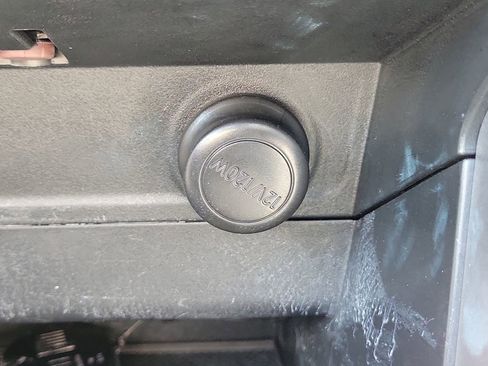 Used 2015 Subaru Forester 2.5i Premium w/ All-Weather Package image 32