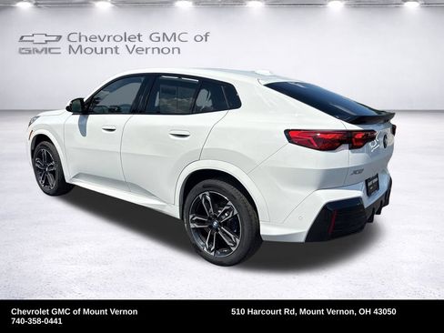 Used 2026 BMW X2 xDrive28i w/ M Sport Package AWD/4WD image 4
