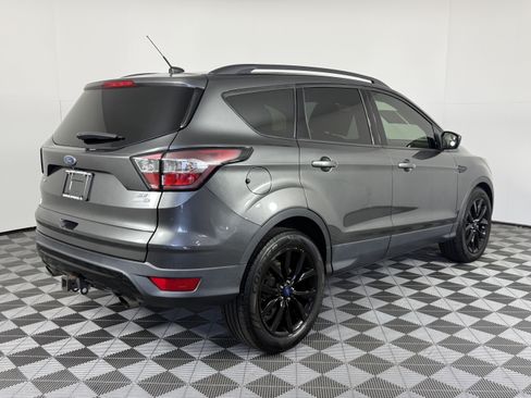 Used 2017 Ford Escape SE w/ SE Sport Appearance Package AWD/4WD image 3