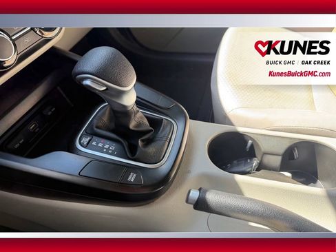 Used 2025 Kia Soul LX w/ LX Technology Package FWD image 25