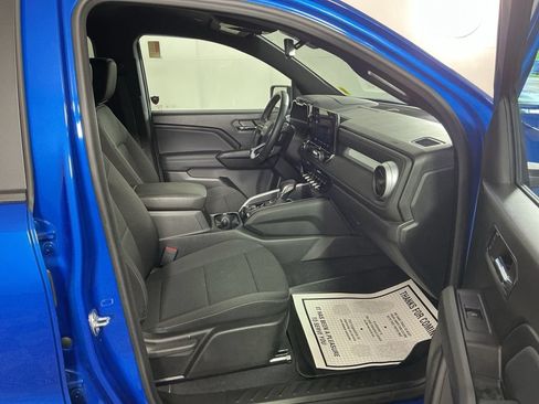 Used 2024 Chevrolet Colorado LT w/ LT Convenience Package II AWD/4WD image 6