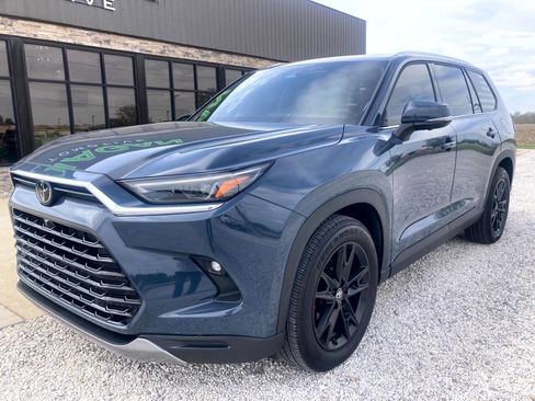 Used 2025 Toyota Grand Highlander AWD image 2