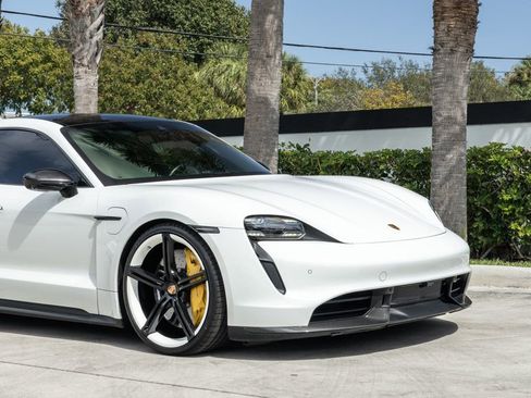 Used 2021 Porsche Taycan Turbo S image 11