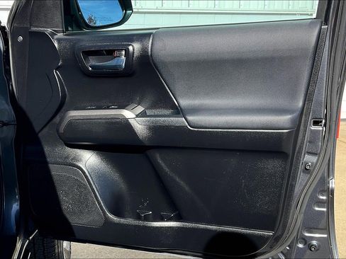 Used 2021 Toyota Tacoma TRD Sport image 28