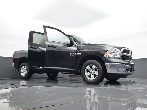 Used 2022 RAM 1500 4x4 Crew Cab Classic w/ Chrome Appearance Group image 30