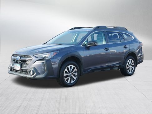 Used 2025 Subaru Outback Premium image 3