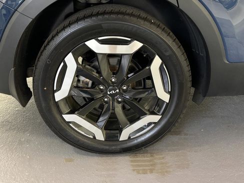 Used 2023 Kia Telluride EX w/ EX Captain's Chair Package AWD/4WD image 6