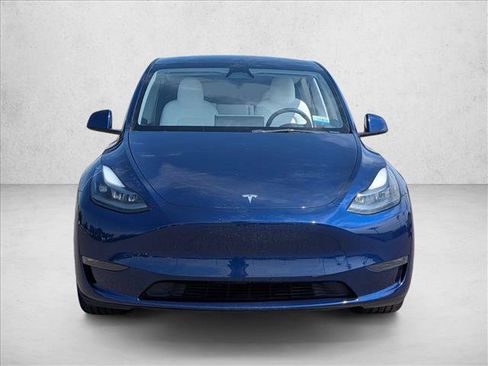 Used 2023 Tesla Model Y Long Range AWD/4WD image 2