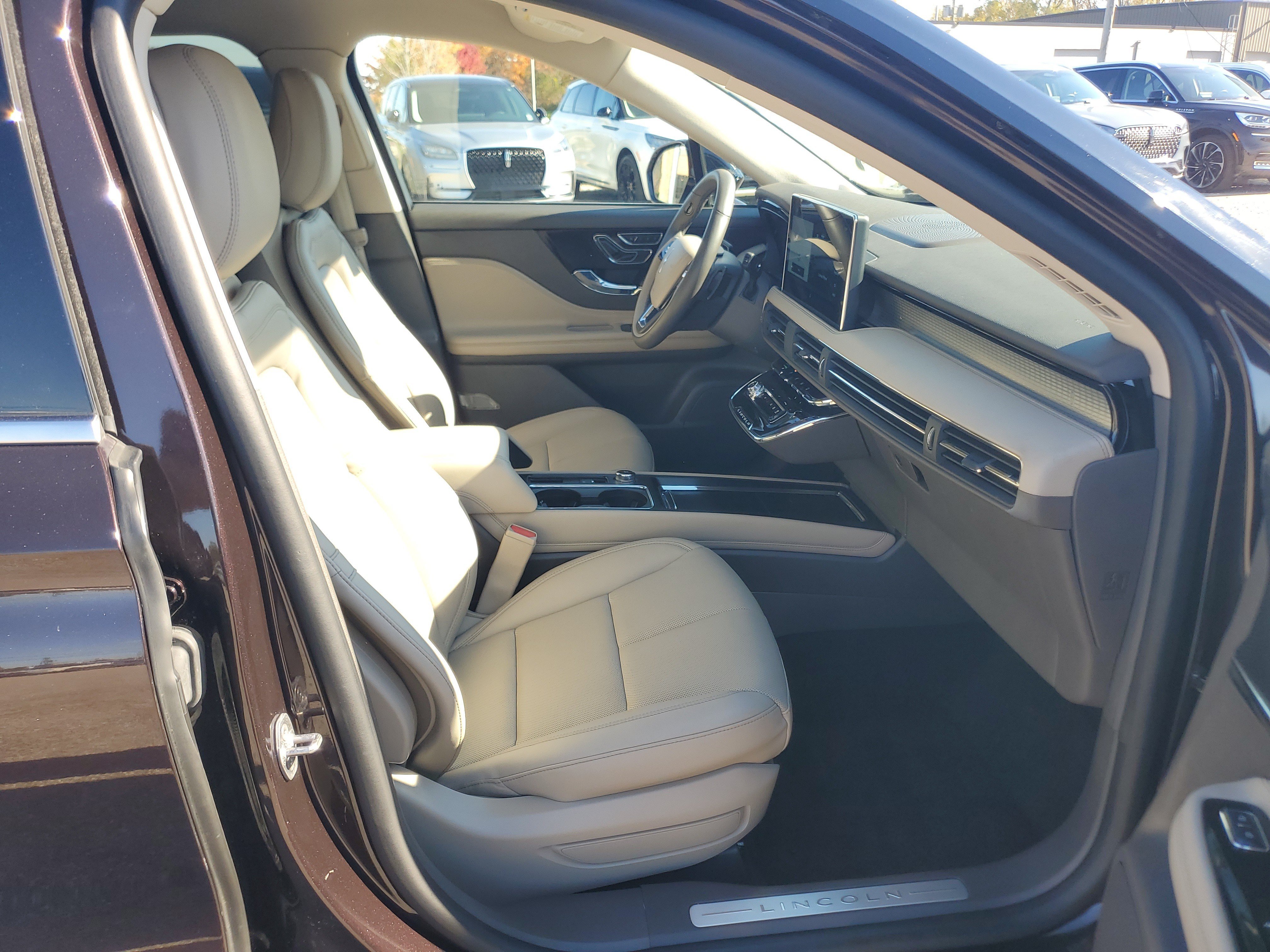 Used 2023 Lincoln Corsair AWD w/ Equipment Group 101A image 9