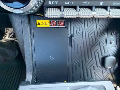 Used 2025 Toyota 4Runner Limited AWD/4WD image 24