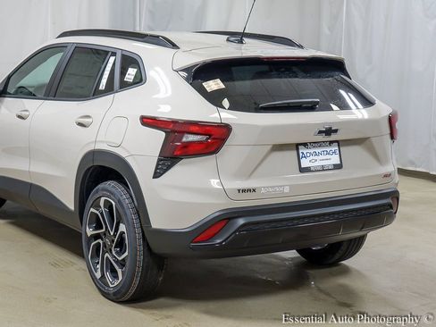 New 2026 Chevrolet Trax RS w/ Sunroof Package FWD image 7