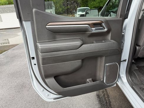Used 2024 Chevrolet Silverado 1500 LT AWD/4WD image 17