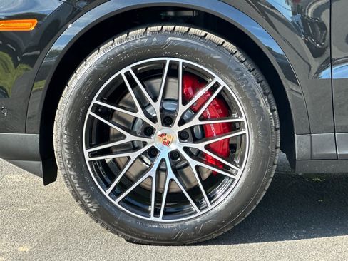 Certified 2026 Porsche Cayenne S AWD/4WD image 32
