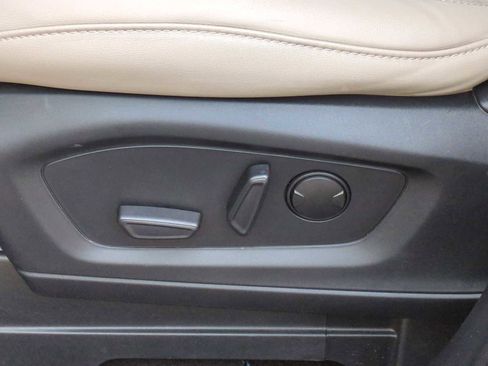 Used 2023 Ford Explorer XLT w/ Equipment Group 202A AWD/4WD image 18