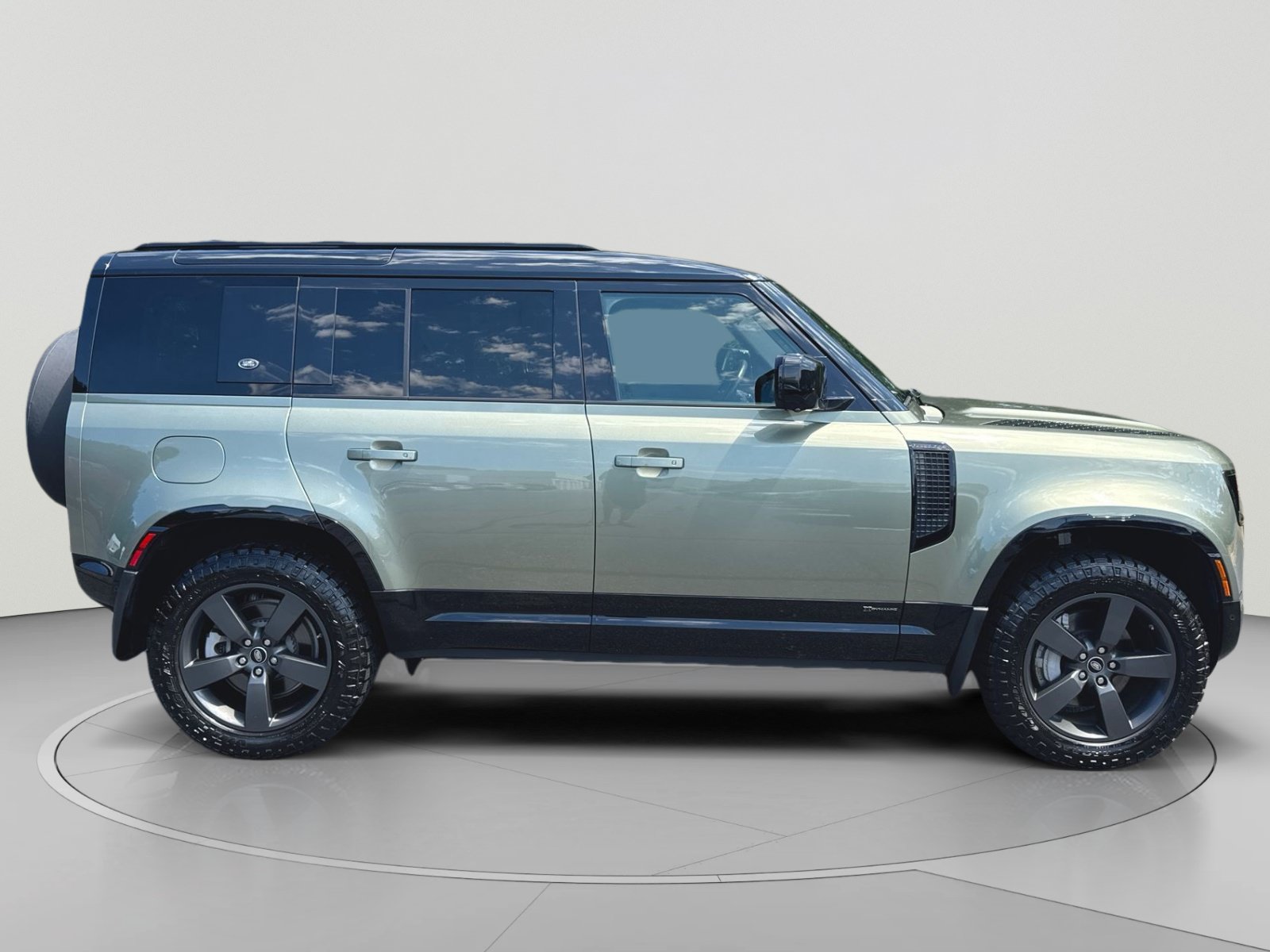 Used 2021 Land Rover Defender 110 X-Dynamic HSE AWD/4WD image 34