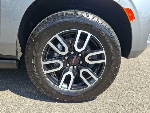 Used 2023 GMC Yukon XL AT4 AWD/4WD image 9